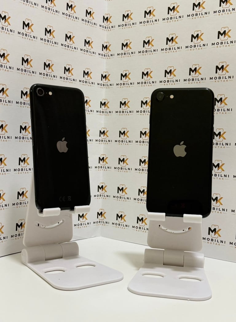 Two black iPhones displayed on white stands against a Mobilni branded backdrop